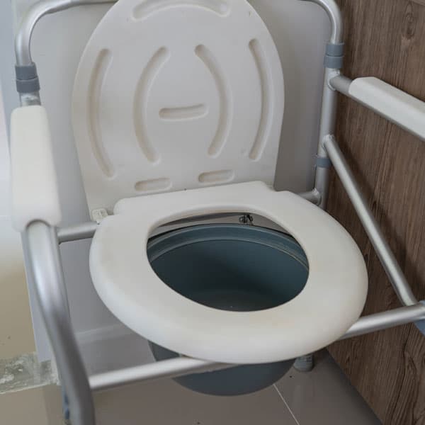 Commodes